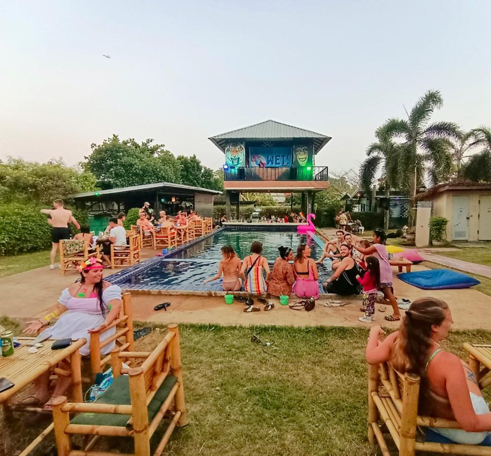 Wet! A Pool Party Hostel By Wild & Wandering Haad Rin Eksteriør bilde