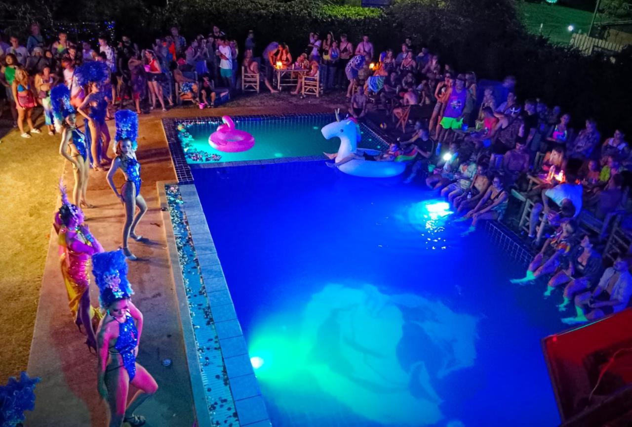 Wet! A Pool Party Hostel By Wild & Wandering Haad Rin Eksteriør bilde