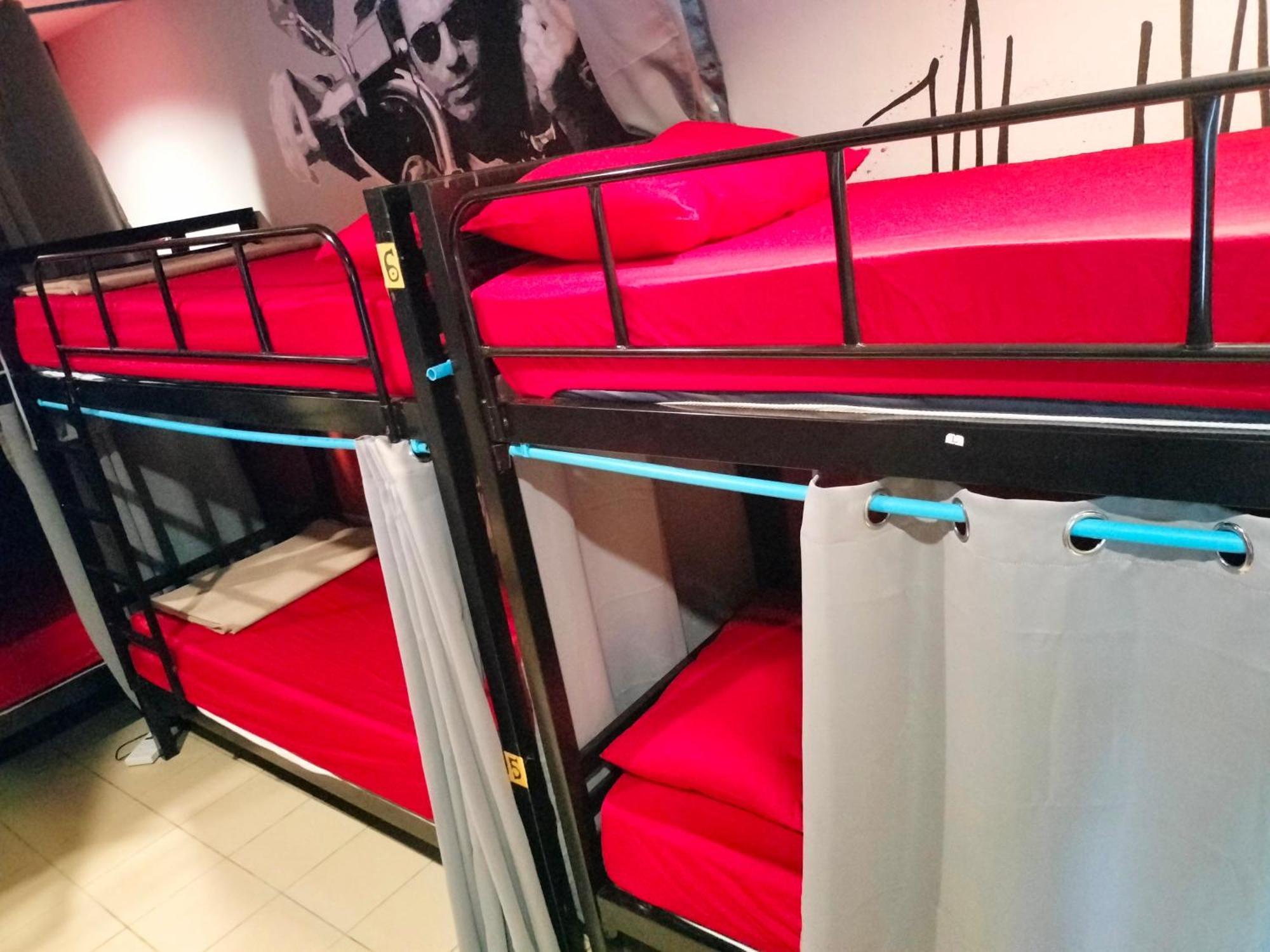 Wet! A Pool Party Hostel By Wild & Wandering Haad Rin Eksteriør bilde
